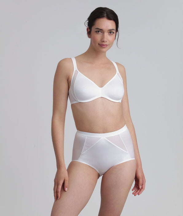 Playtex® Minimiser bra in white Expert in Silhouette